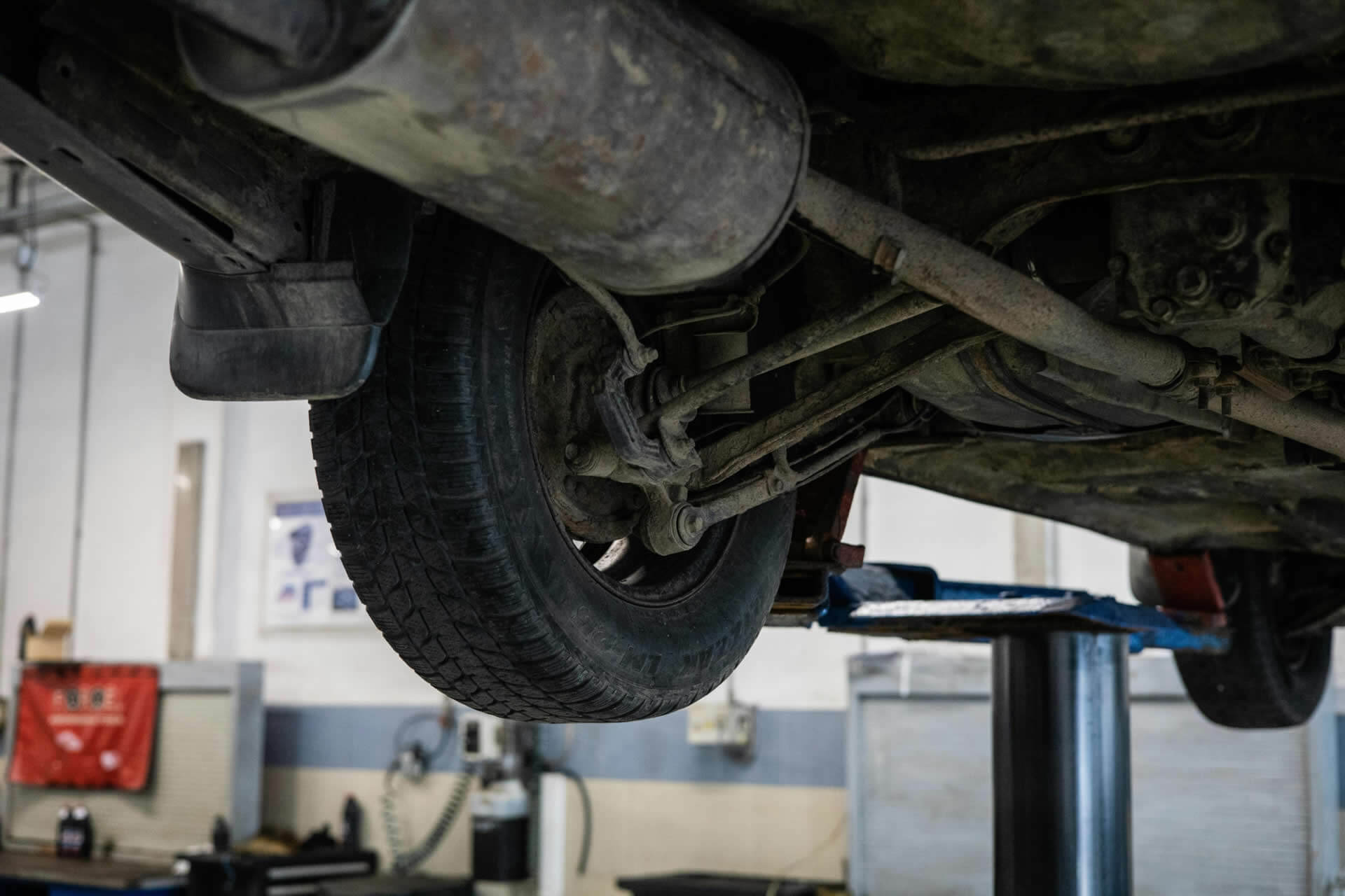 Ik controleer de auto zodat ik een goed bod kan uitbrengen